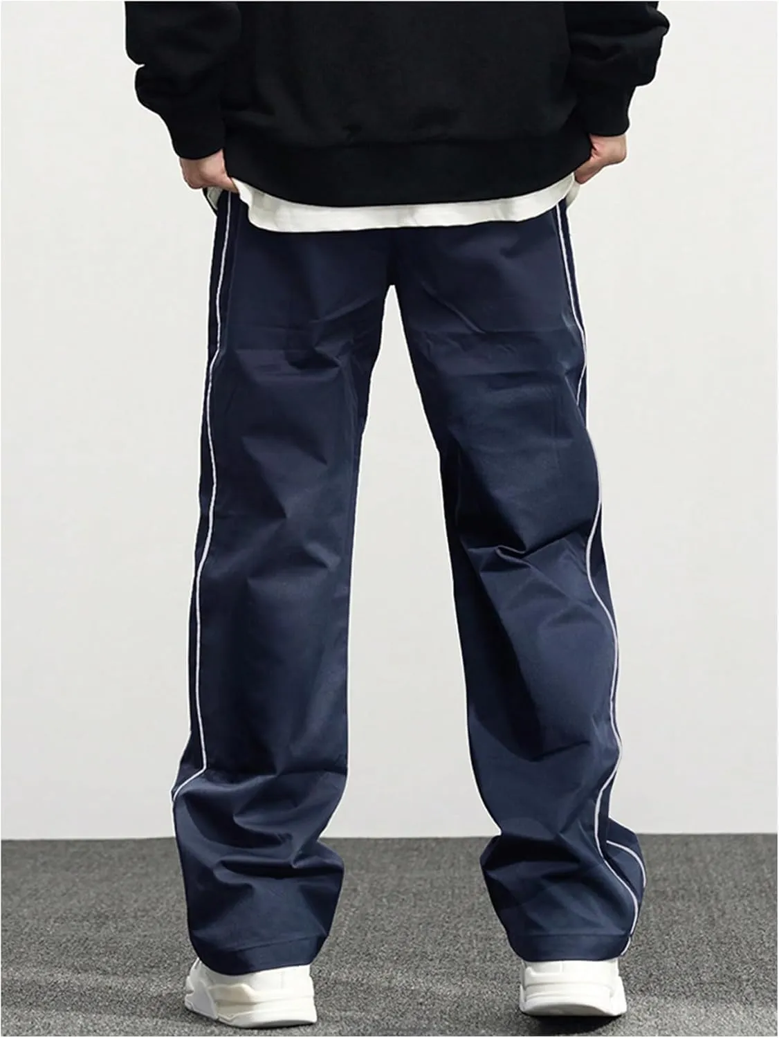 Verdusa Men's Track Pants Straight Leg Acitve Streetwear Elastic Waist Parachute Pants with Pockets
