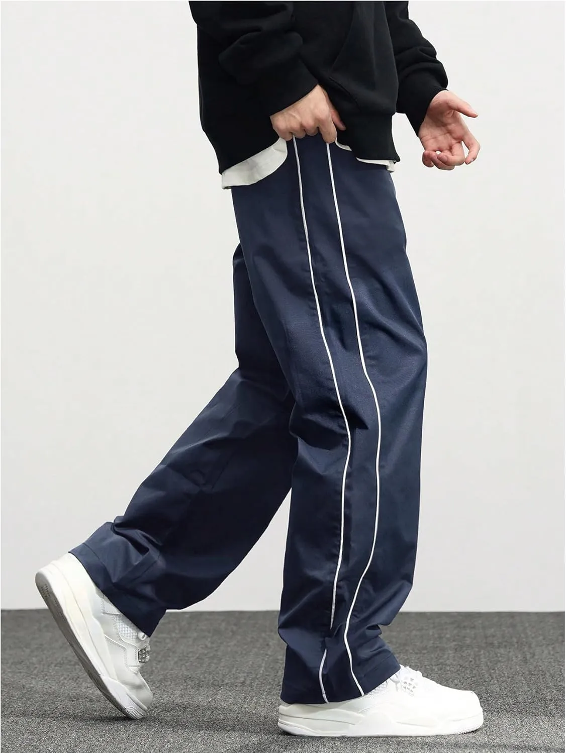 Verdusa Men's Track Pants Straight Leg Acitve Streetwear Elastic Waist Parachute Pants with Pockets